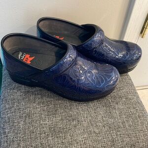 Dansko XP embossed navy flowers 36 women nursing healthcare